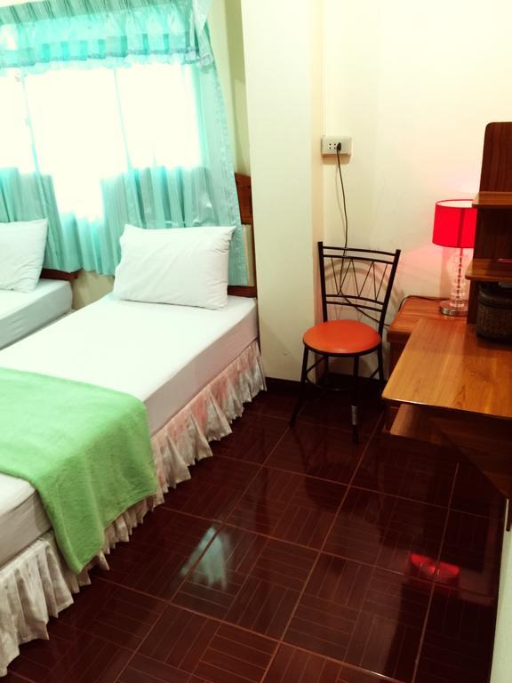 J-Safe Guesthouse Sukhothai Exteriör bild