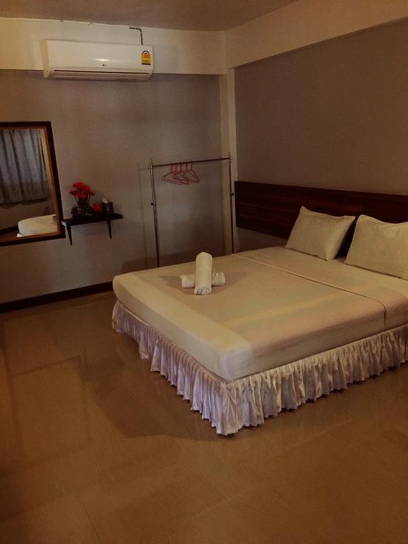 J-Safe Guesthouse Sukhothai Exteriör bild