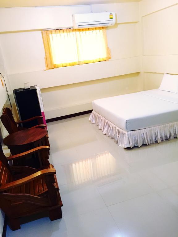J-Safe Guesthouse Sukhothai Exteriör bild