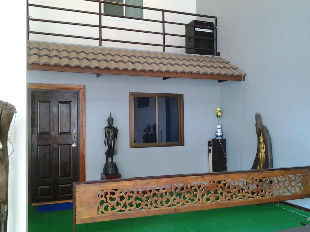 J-Safe Guesthouse Sukhothai Exteriör bild