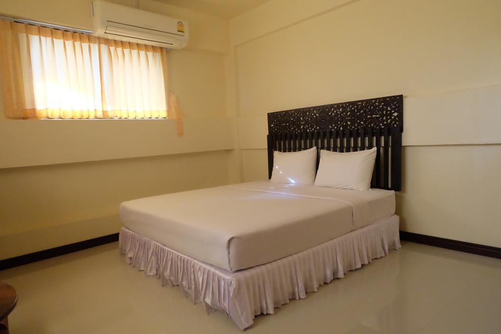 J-Safe Guesthouse Sukhothai Exteriör bild