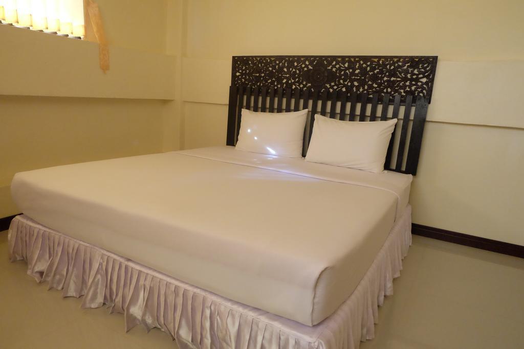 J-Safe Guesthouse Sukhothai Exteriör bild