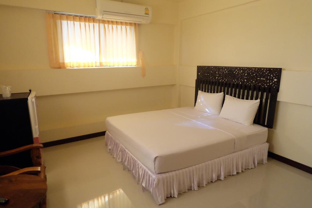 J-Safe Guesthouse Sukhothai Exteriör bild