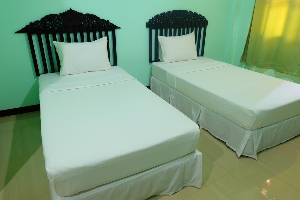 J-Safe Guesthouse Sukhothai Exteriör bild