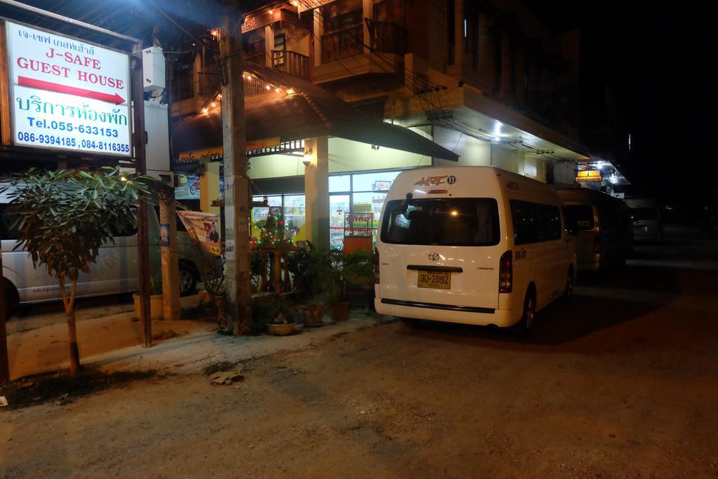 J-Safe Guesthouse Sukhothai Exteriör bild