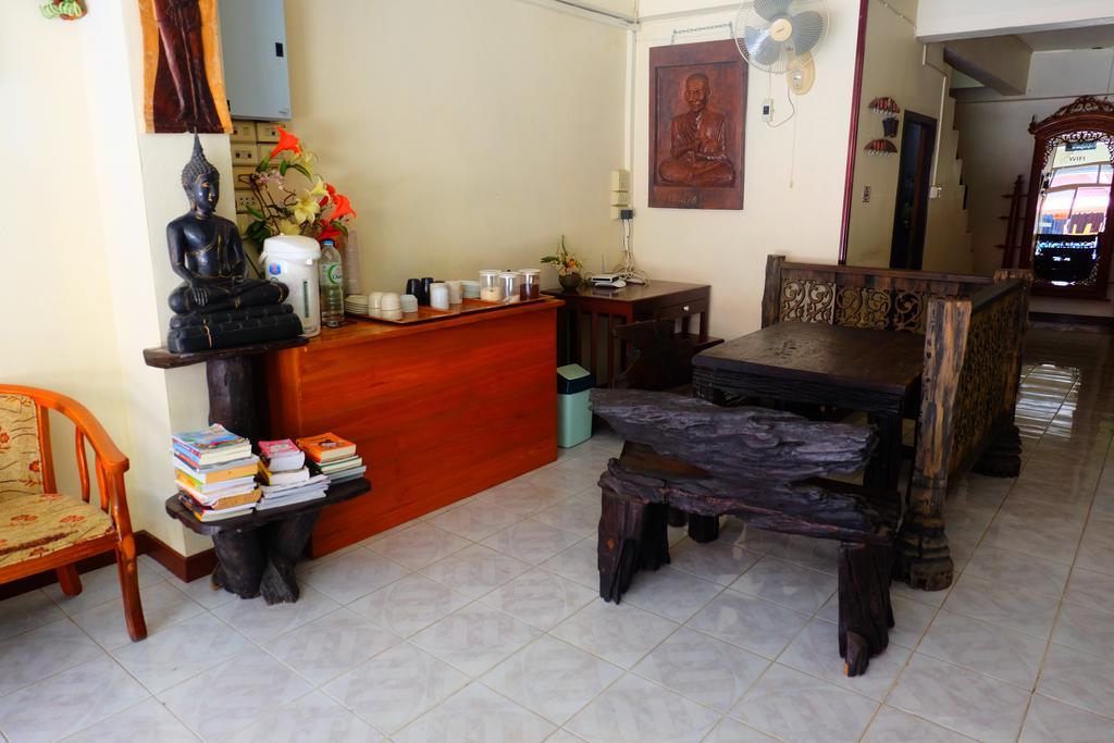 J-Safe Guesthouse Sukhothai Exteriör bild