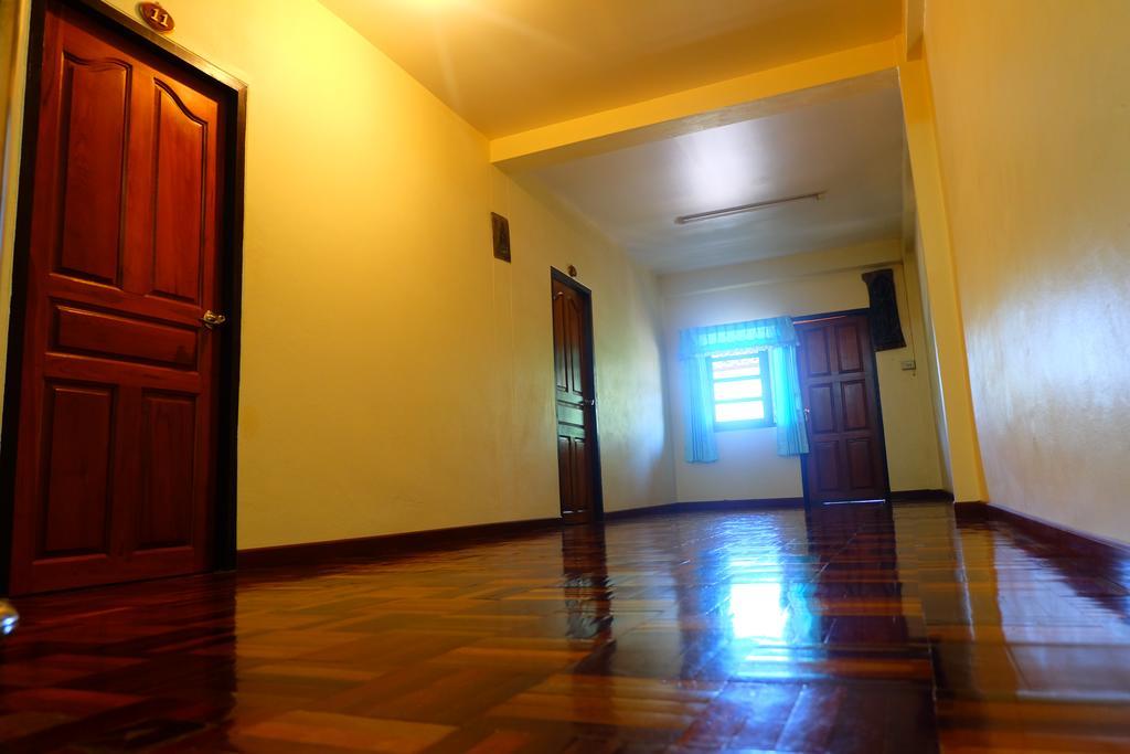 J-Safe Guesthouse Sukhothai Exteriör bild